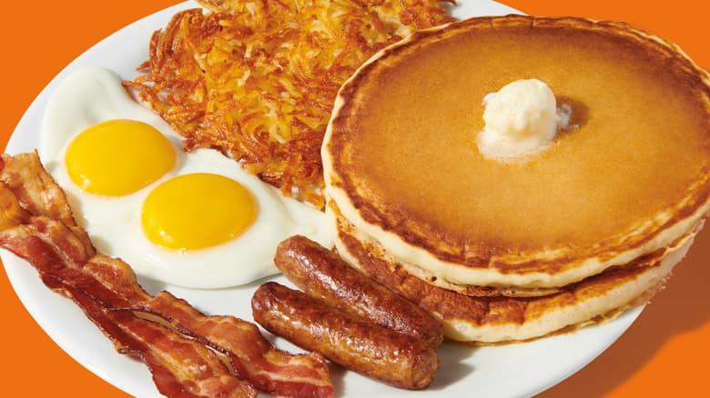 Navigate Denny's menu with confidence on GLP-1. Discover high-protein, low-carb options that support your weight loss journey and metabolic health.