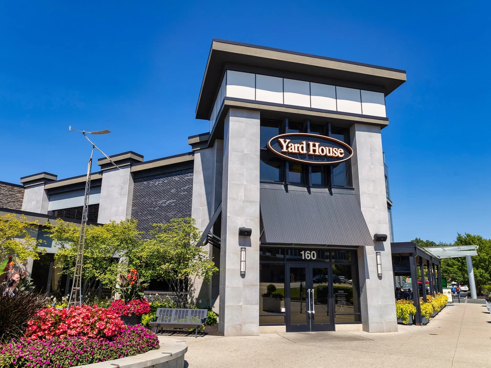 Navigate Yard House menu with confidence on GLP-1. Discover high-protein, low-carb options that support your weight loss journey and wellness goals.