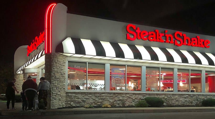 Navigate Steak 'n Shake's menu while on GLP-1 with high-protein, low-carb options. Use Dose AI to track macros and make smarter dining choices.