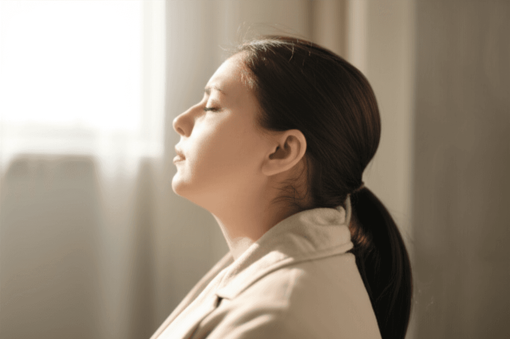 Zepbound medication with digestive relief strategies and medical consultation illustration